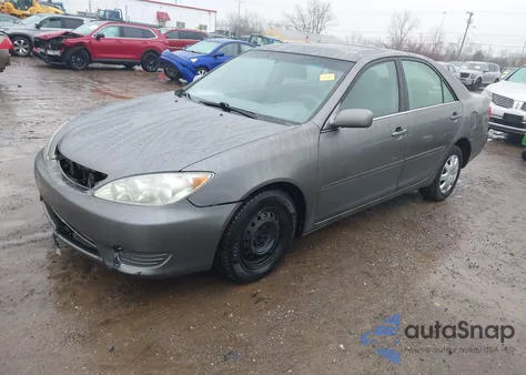 2005 Toyota Camry Le z USA, uszkodzony, nr VIN 4T1BE32K15U623150